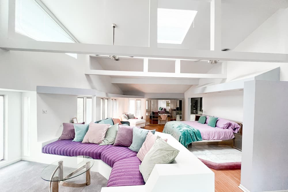 Photo of Bedroom in West Plaza