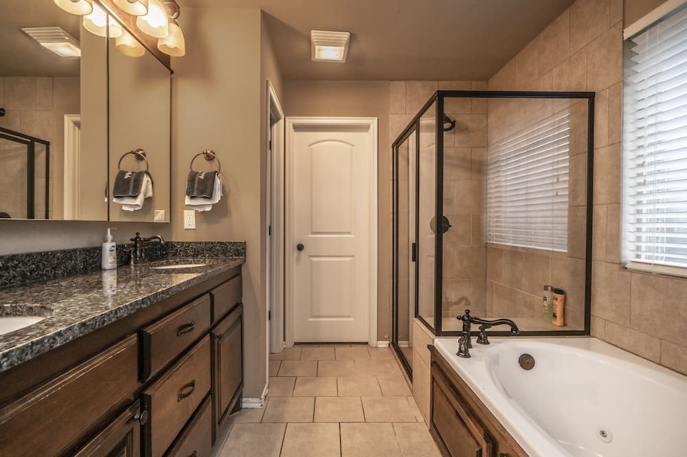 Photo of Bathroom in Norman
