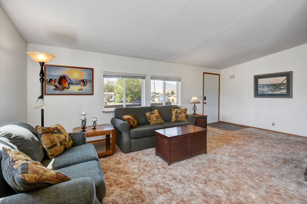 Photo of Livingroom in Desert Aire