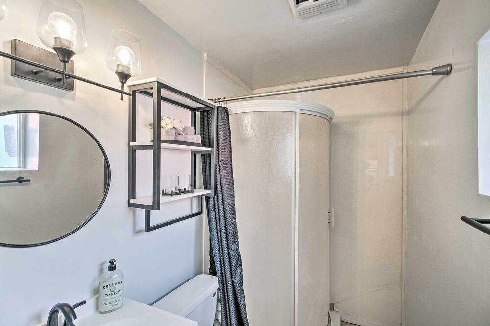 Photo of Bathroom in Near North Valley