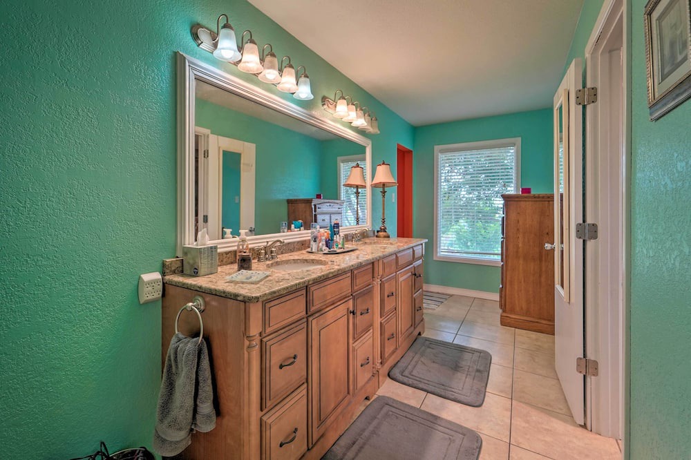 Photo of Bathroom in Ransom Canyon