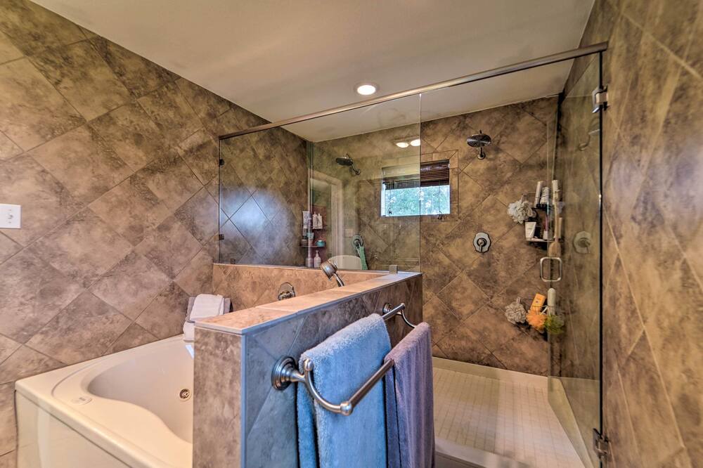 Photo of Bathroom in Ransom Canyon