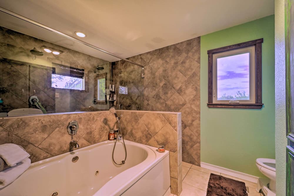 Photo of Bathroom in Ransom Canyon