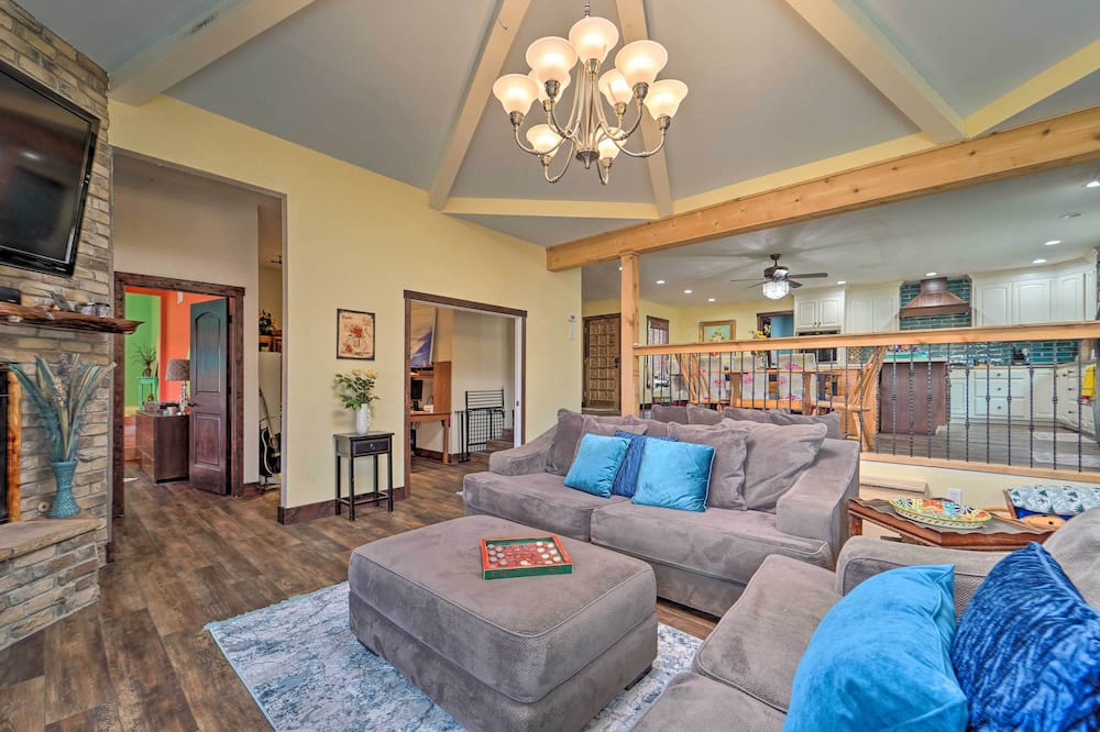 Photo of Livingroom in Ransom Canyon