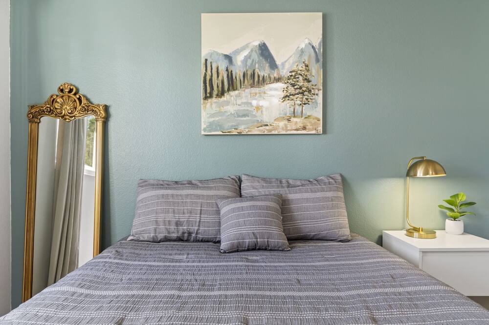 Photo of Bedroom in Council