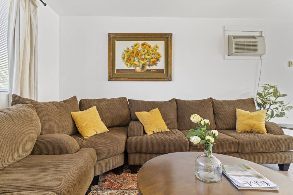 Photo of Livingroom in Council
