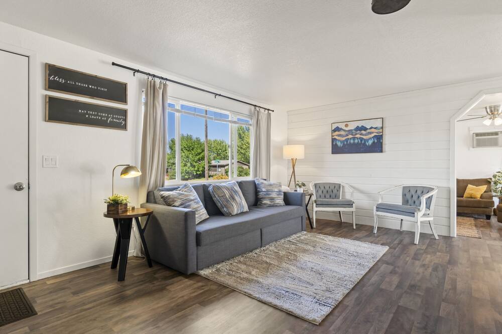 Photo of Livingroom in Council