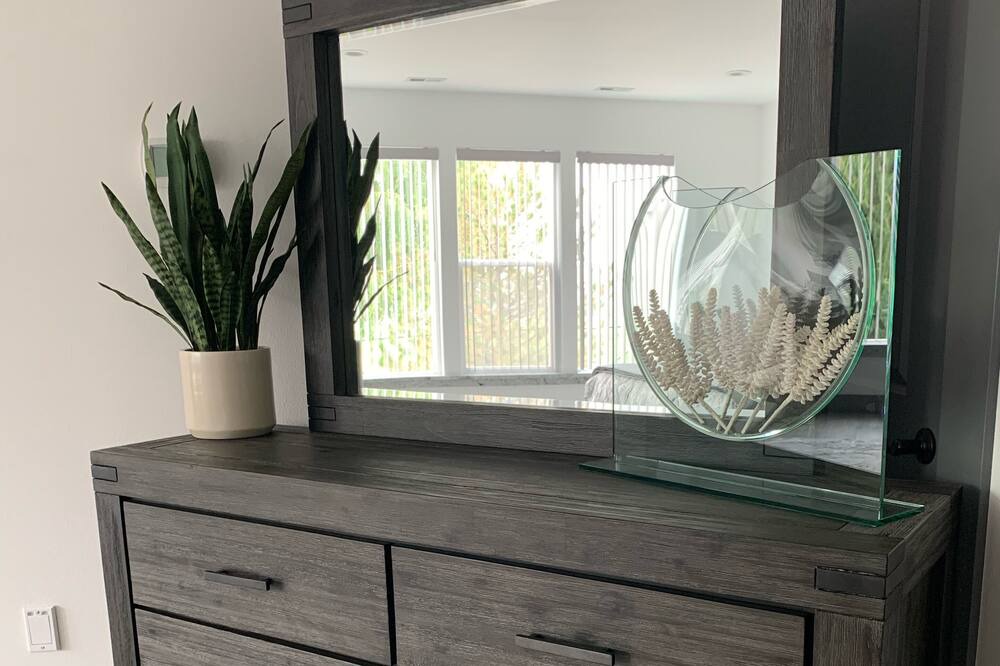 Photo of Bedroom in Lakeview