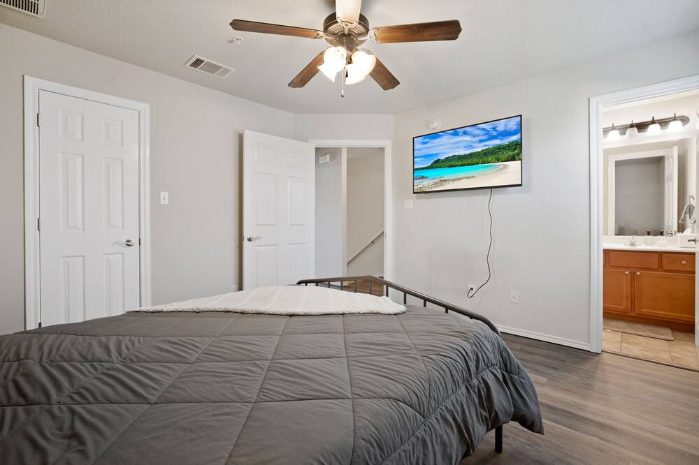 Photo of Bedroom in North Overton