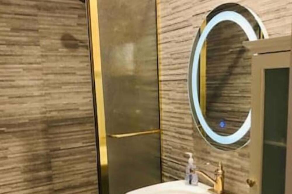 Photo of Bathroom in North Queen Anne
