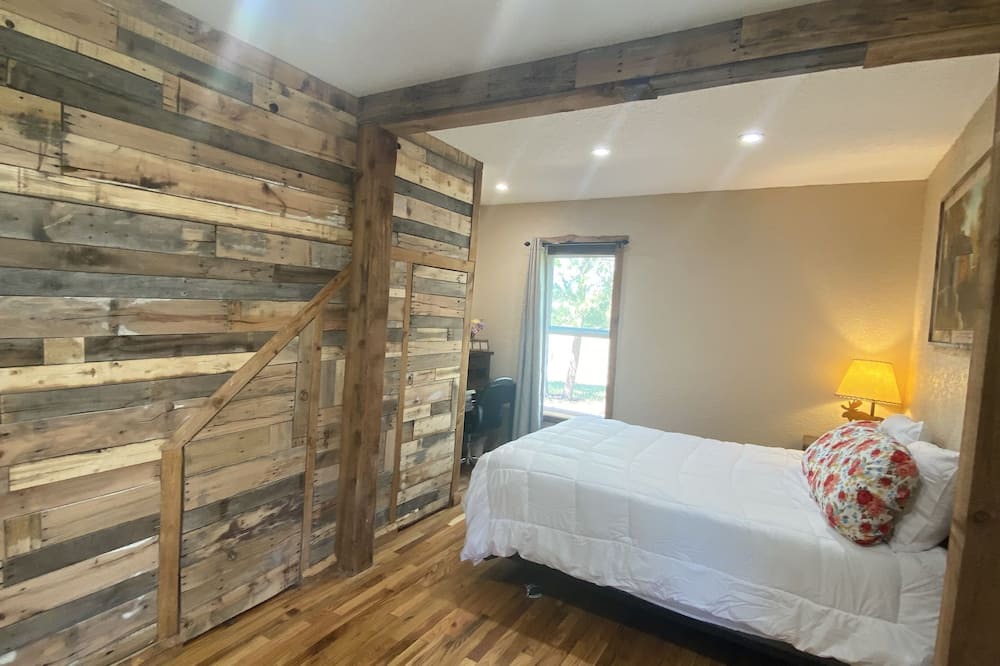 Photo of Bedroom in Larkspur