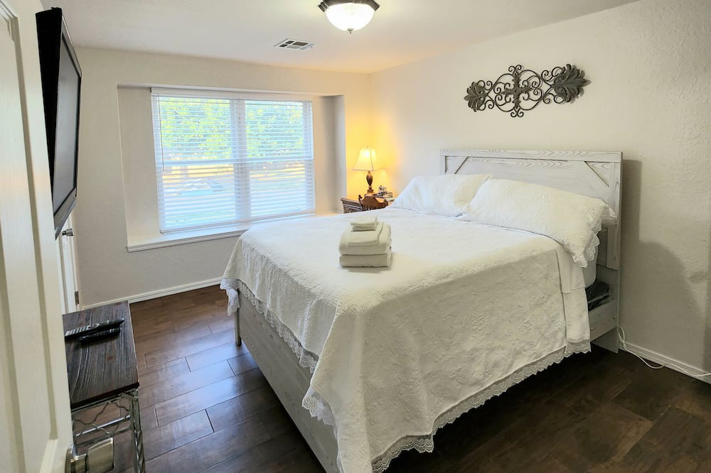 Photo of Bedroom in Moore