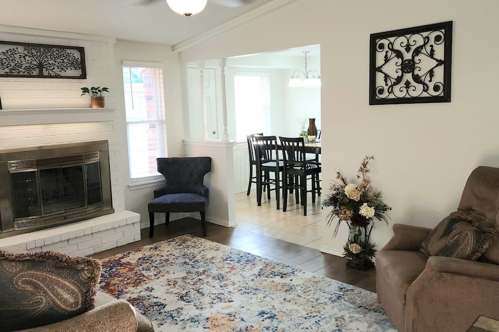 Photo of Livingroom in Moore