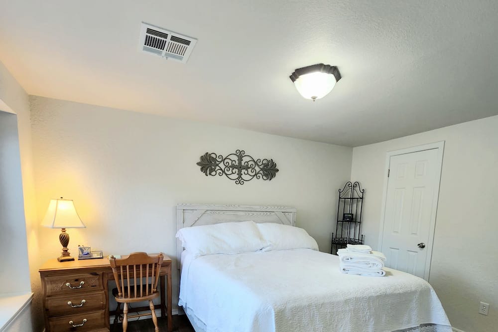 Photo of Bedroom in Moore