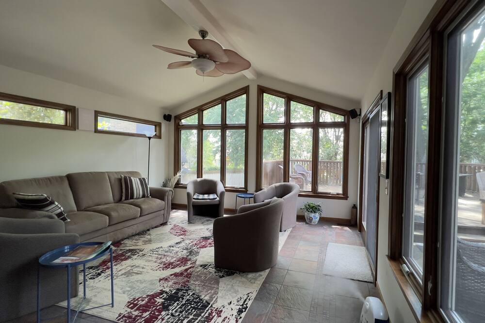Photo of Livingroom in Overland Park