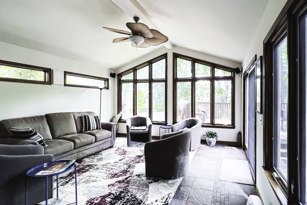 Photo of Livingroom in Overland Park