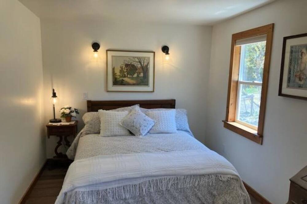 Photo of Bedroom in Lopez Island