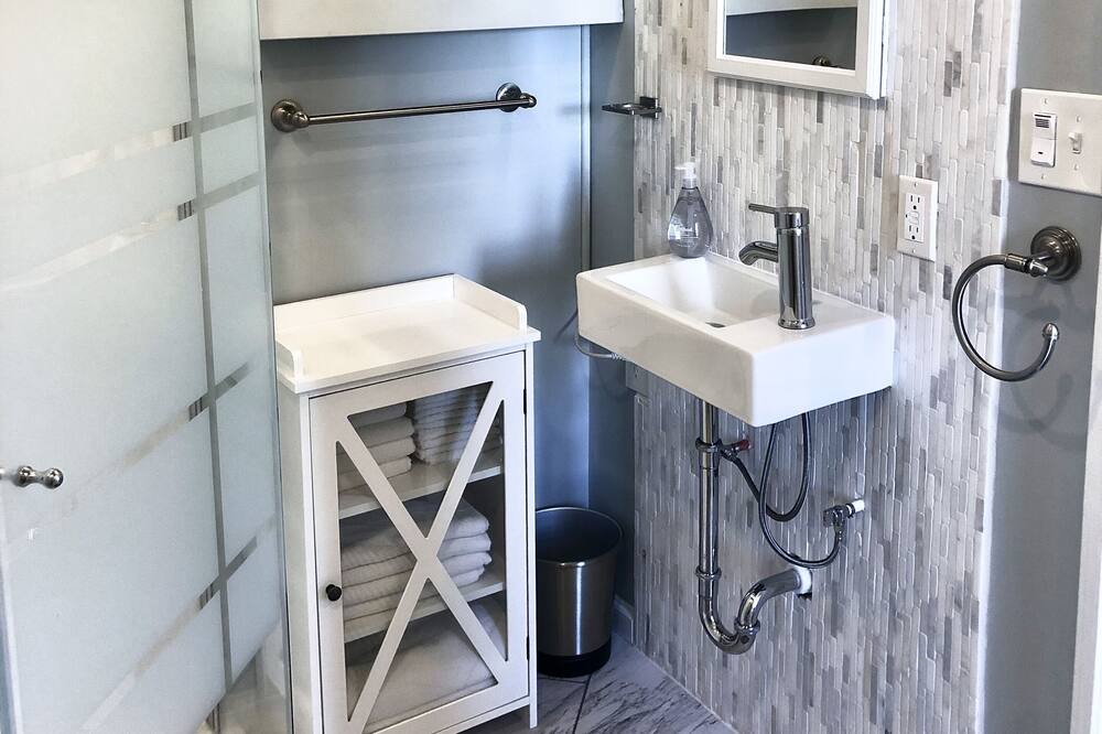 Photo of Bathroom in Scottsbluff