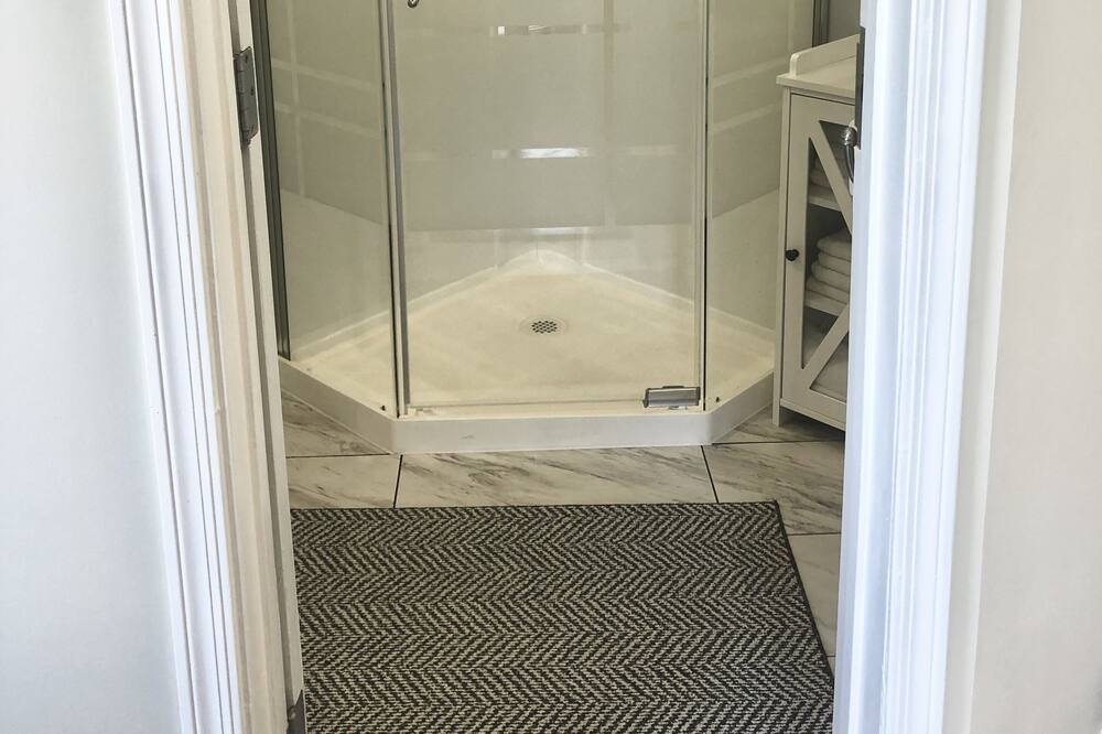 Photo of Bathroom in Scottsbluff