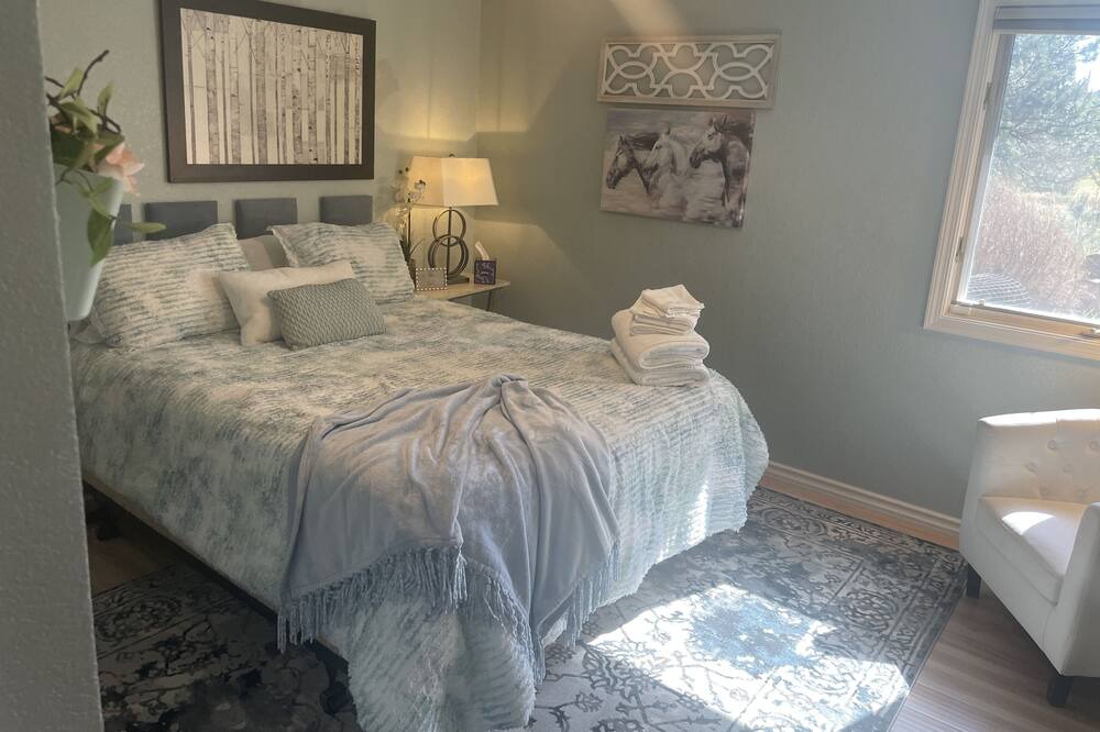 Photo of Bedroom in The Pinery