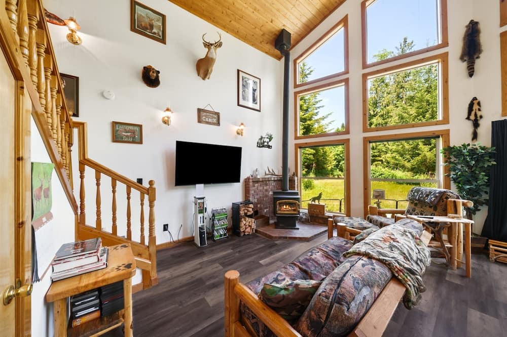 Photo of Livingroom in Lewis County