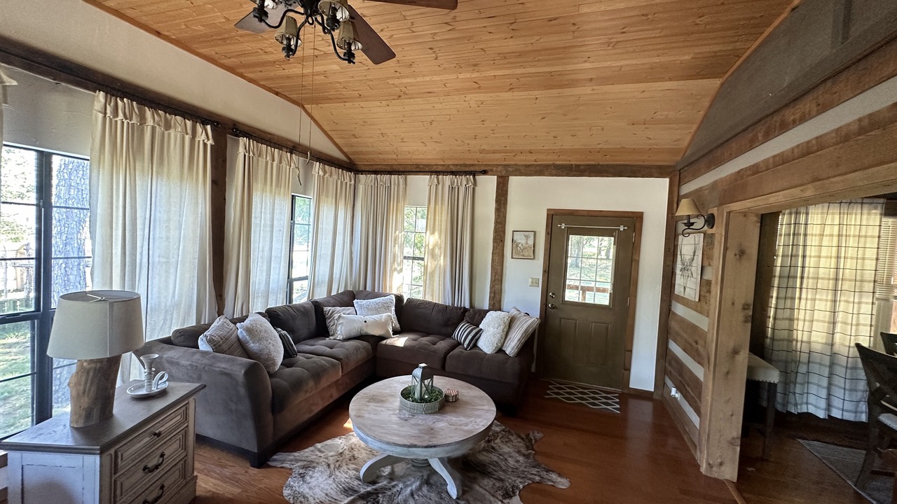 Photo of Livingroom in Katie