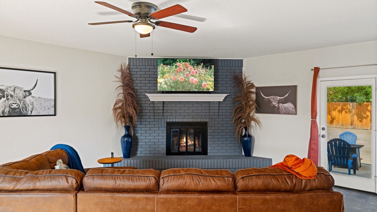 Photo of Livingroom in Walnut Grove