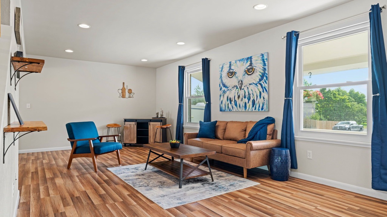 Photo of Livingroom in Walnut Grove