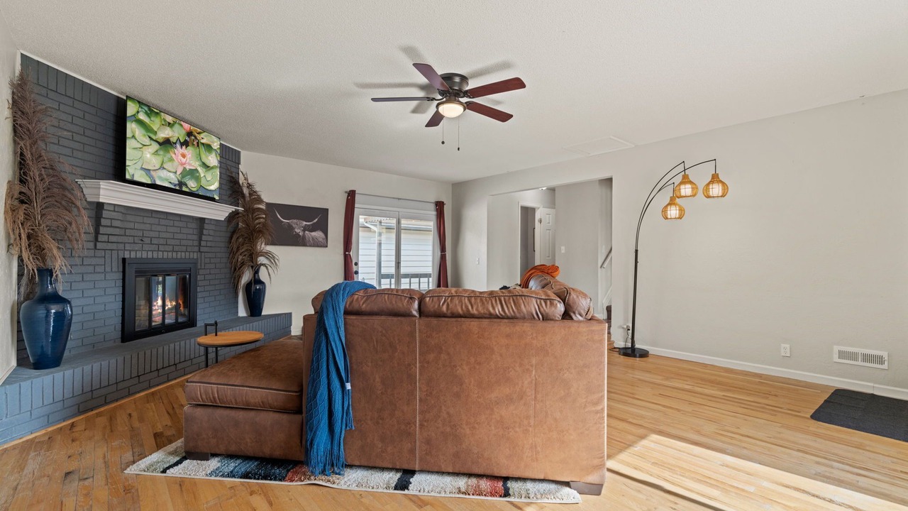 Photo of Livingroom in Walnut Grove