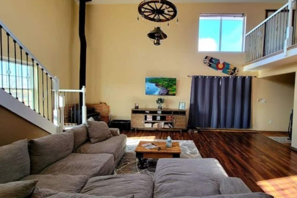 Photo of Livingroom in Crowley County