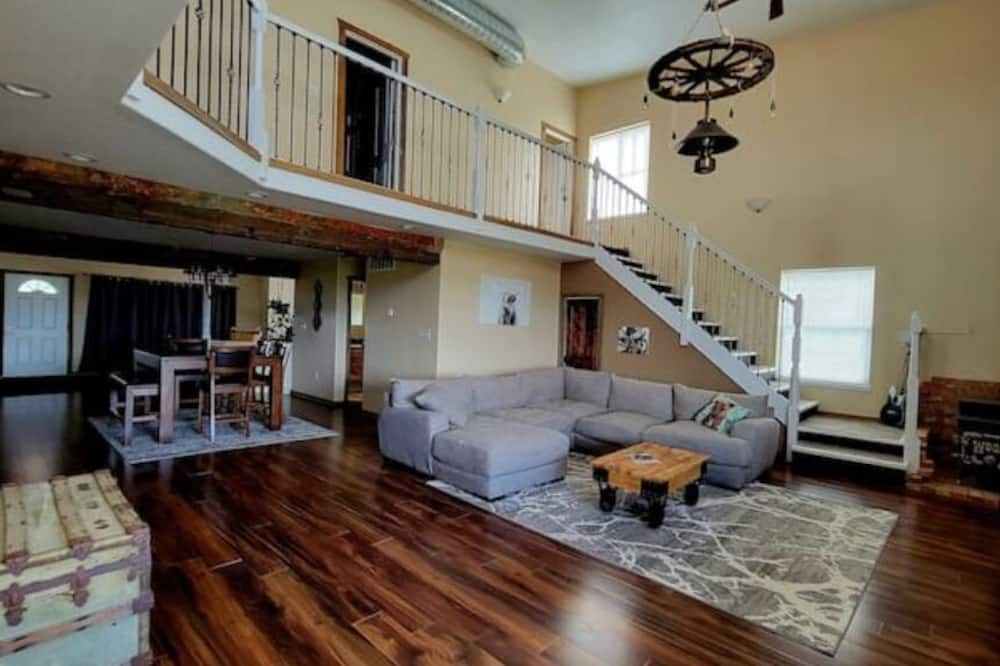 Photo of Livingroom in Crowley County