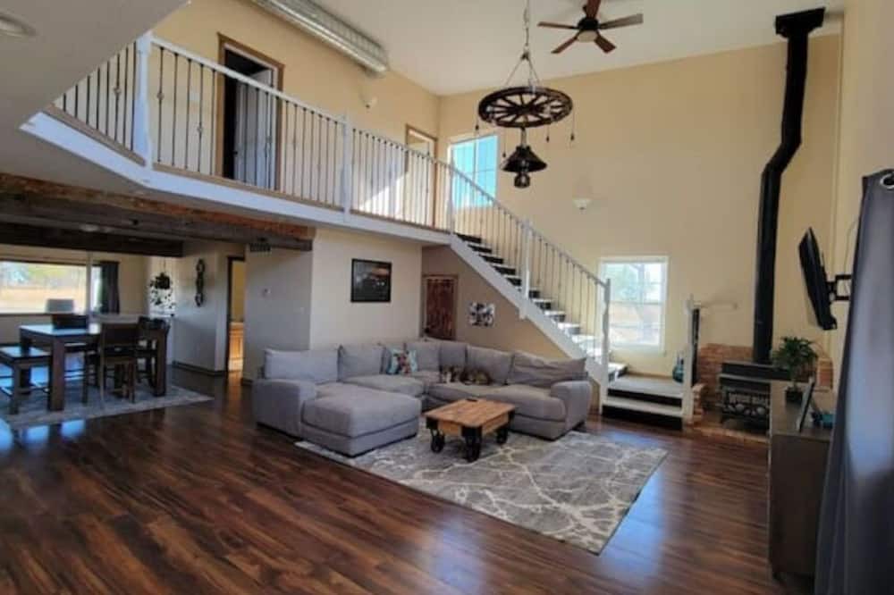 Photo of Livingroom in Crowley County