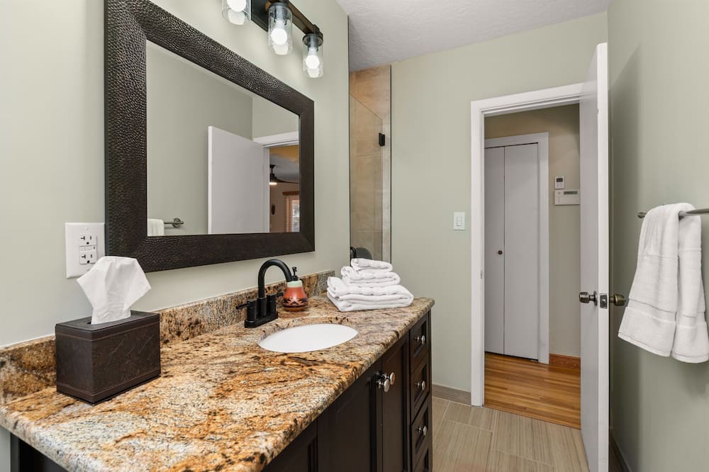 Photo of Bathroom in Uptown