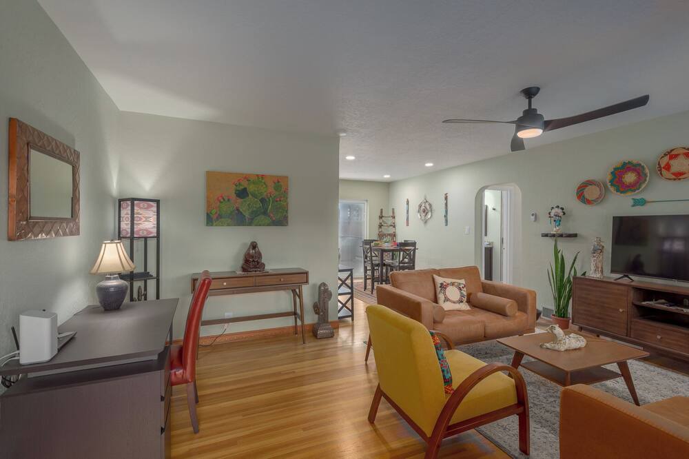 Photo of Livingroom in Uptown