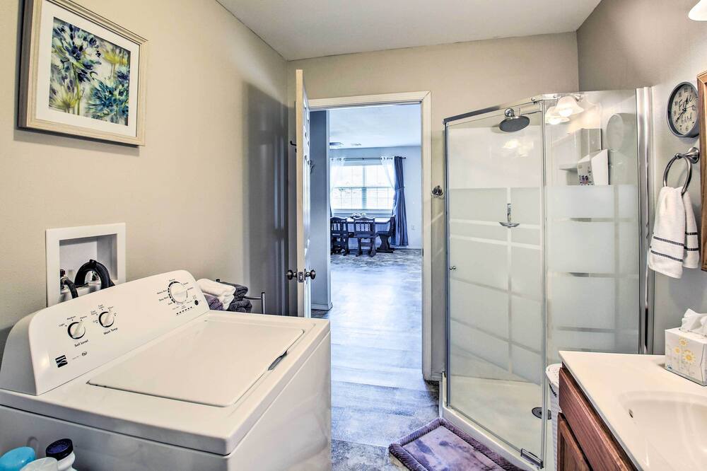 Photo of Bathroom in Booneville
