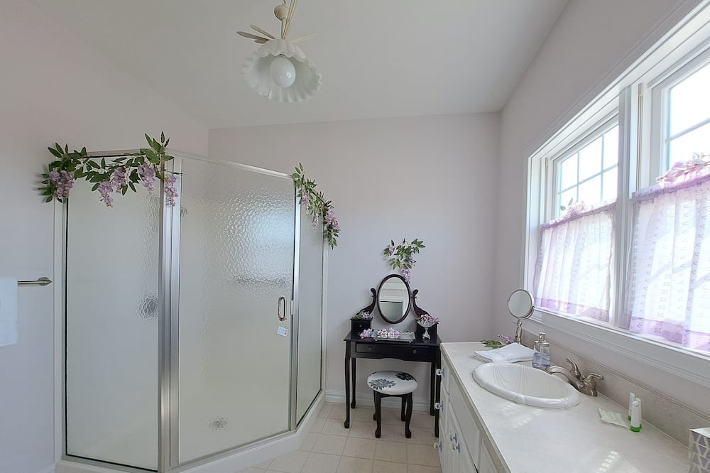Photo of Bathroom in Martell