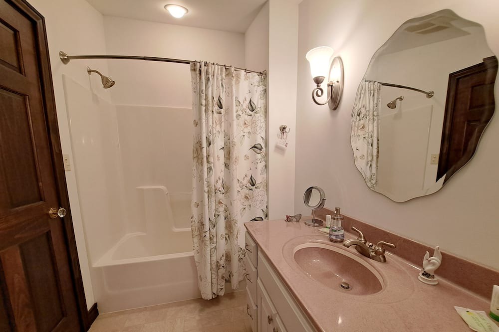 Photo of Bathroom in Martell