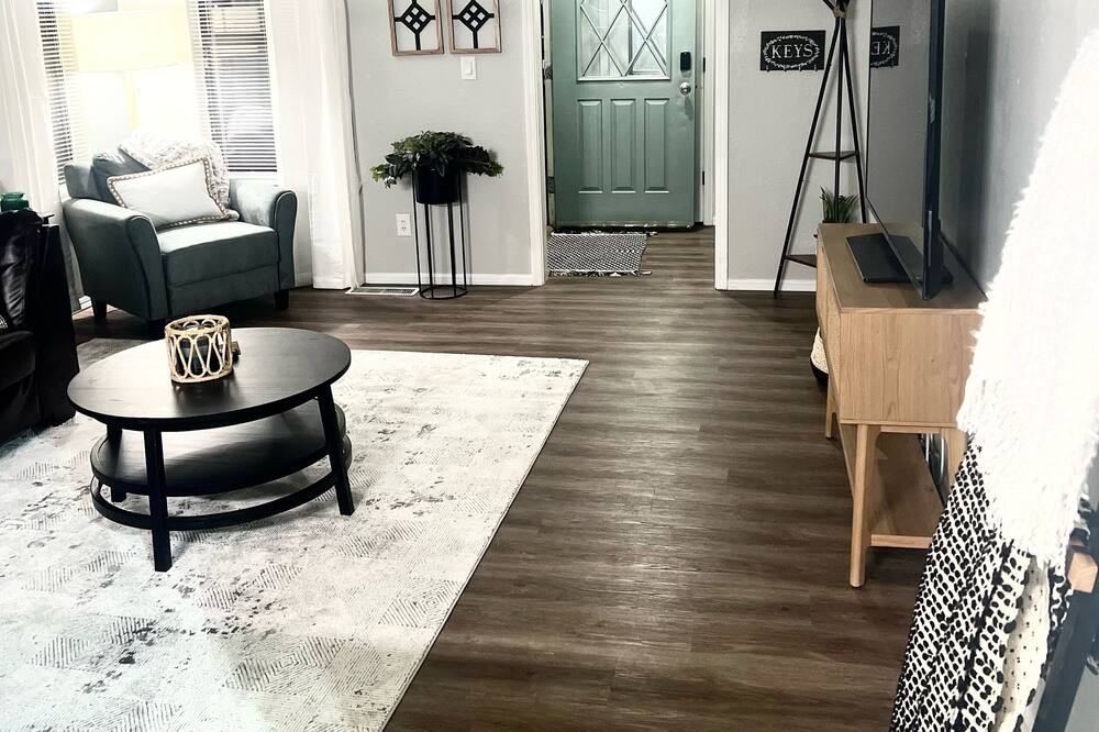 Photo of Livingroom in Enid
