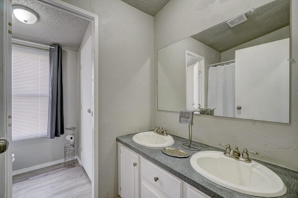 Photo of Bathroom in Norman