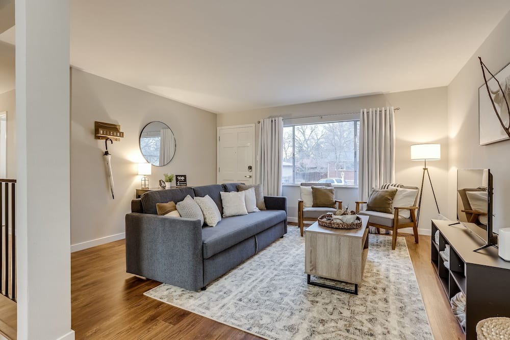 Photo of Livingroom in Northwest Arvada