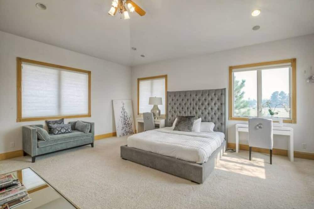 Photo of Bedroom in Indian Hills