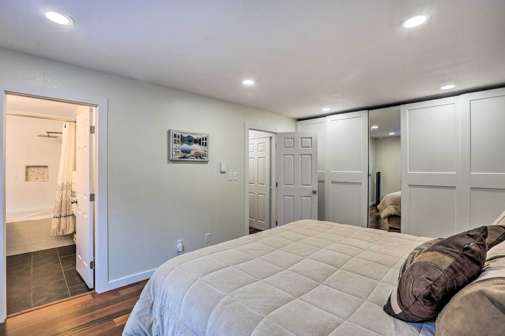 Photo of Bedroom in Village At Genesse