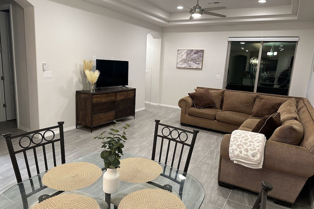 Photo of Livingroom in Los Lunas