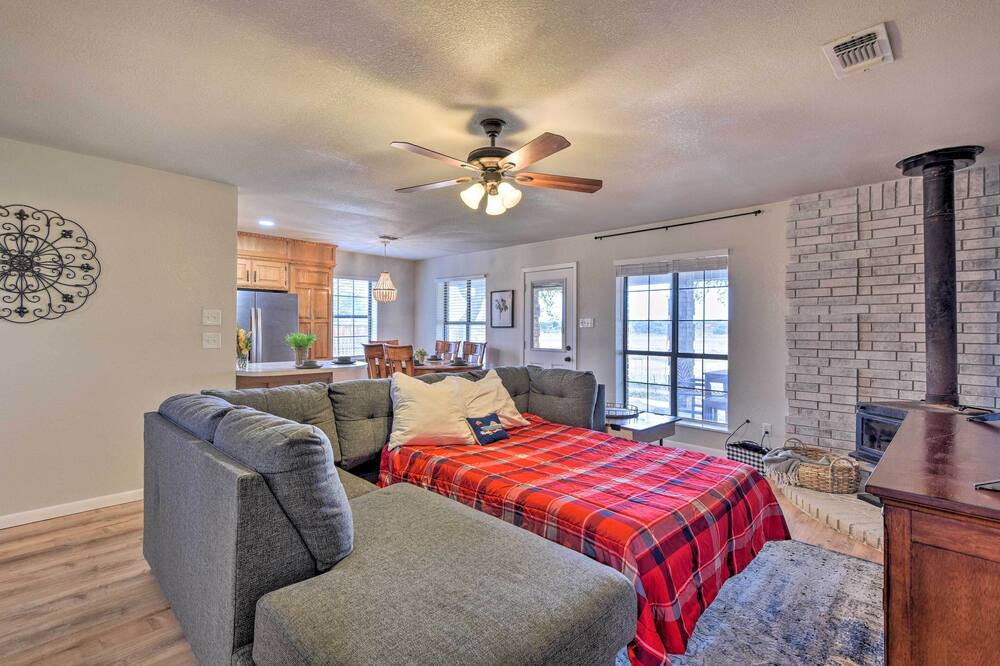 Photo of Bedroom in Lake Brownwood