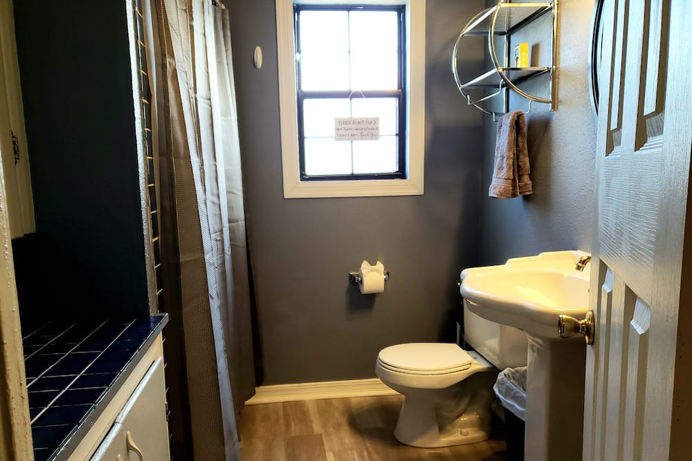 Photo of Bathroom in Portales