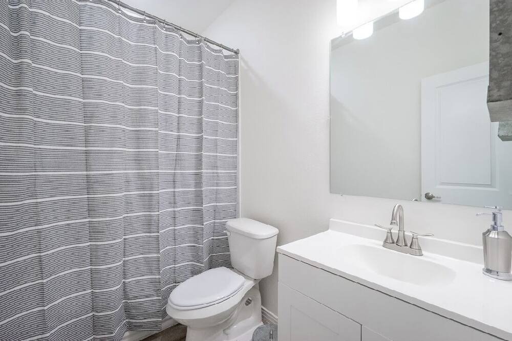 Photo of Bathroom in Carolyn Estates