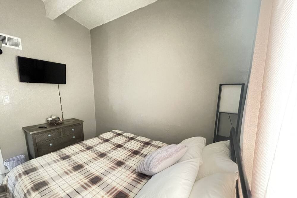 Photo of Bedroom in Northeast El Paso