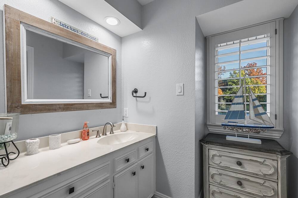 Photo of Bathroom in Lake Country