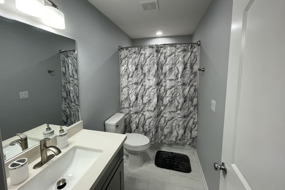 Photo of Bathroom in Lakeview  Jefferson County