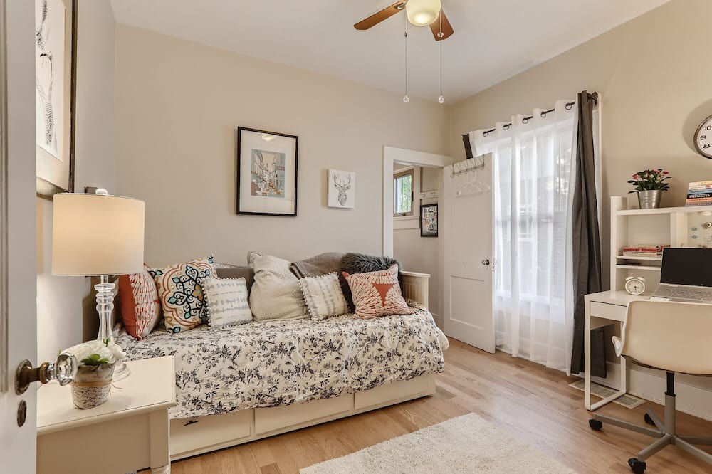 Photo of Bedroom in Congress Park